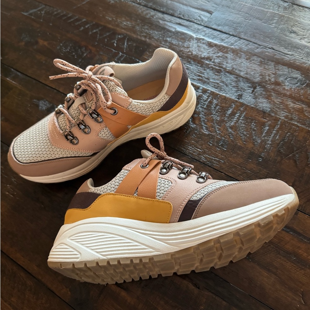 Skechers Women's Beige and White Athletic Shoes
